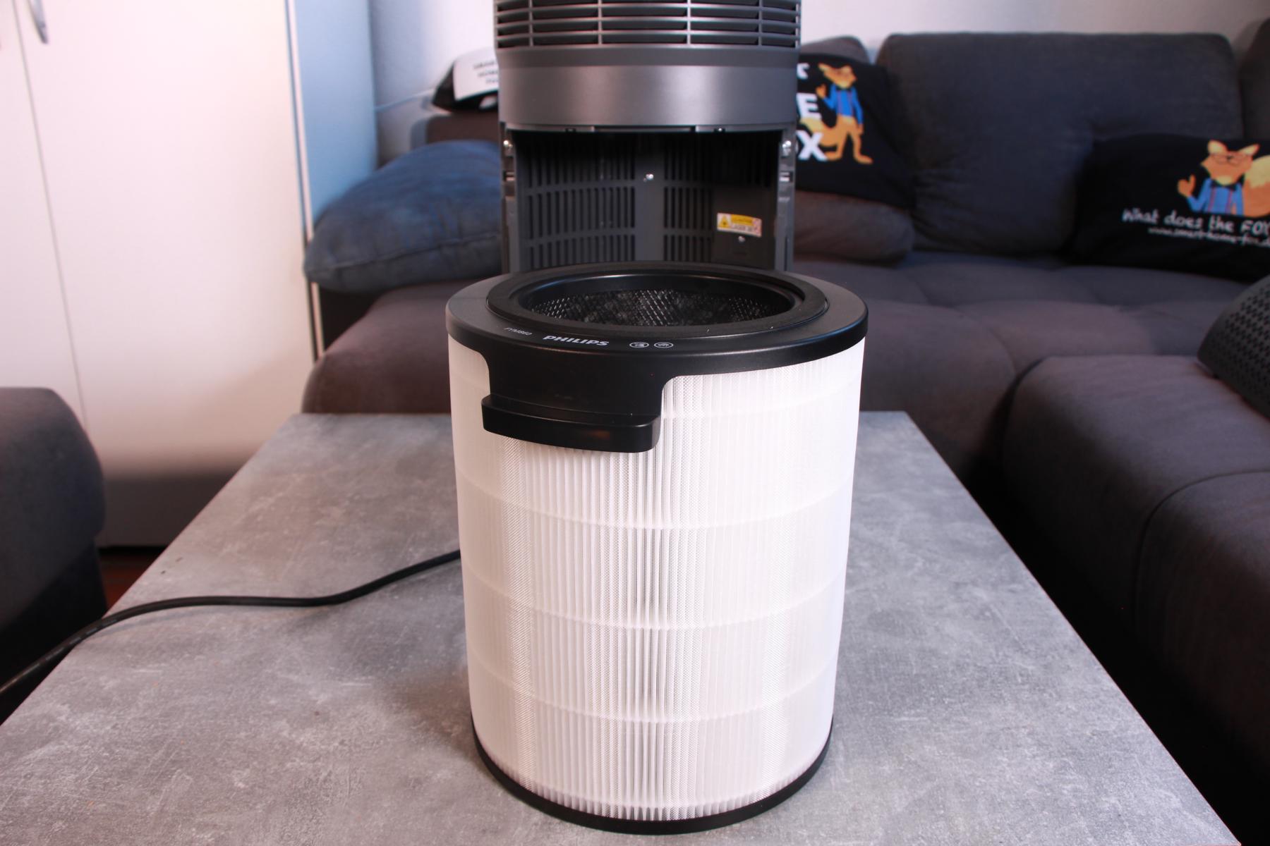 Der runde Kombifilter des Philips Air Performer Series 8000 (AMF870/15) wird von außen gezeigt.